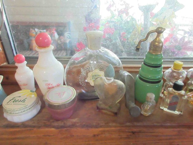 Image for Group of vintage perfumes
