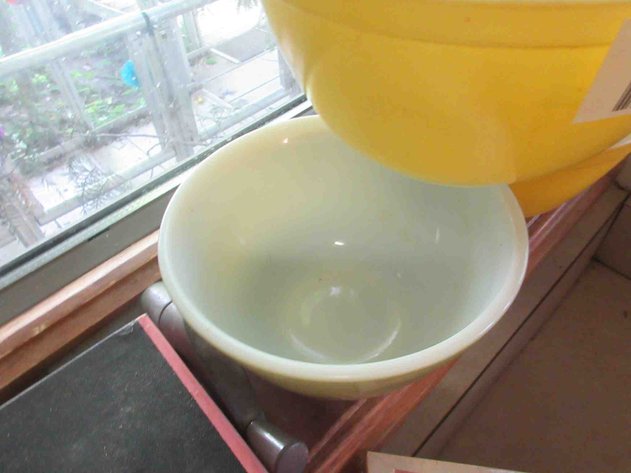 Image for (3) Pyrex bowls