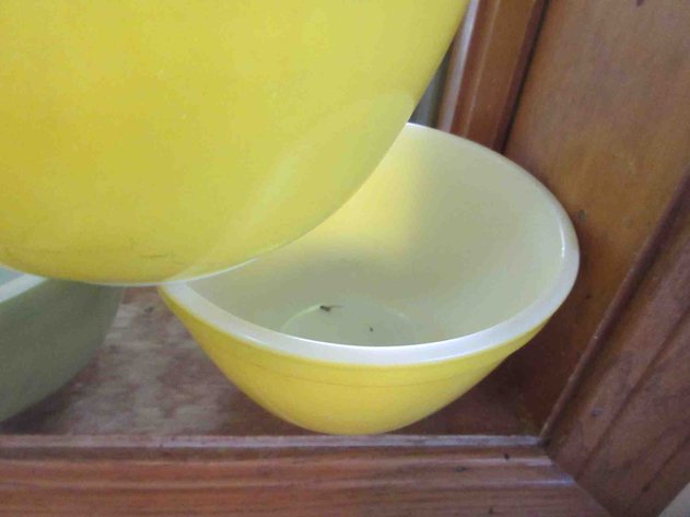 Image for (3) Pyrex bowls