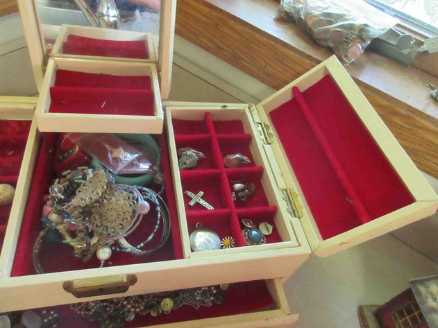 Image for Vintage jewelry box with jewelry