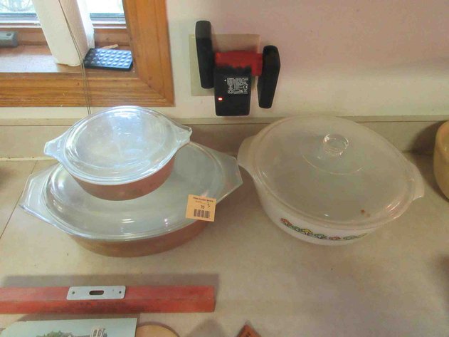 Image for (2) Pyrex and (1) Fire King covered casseroles