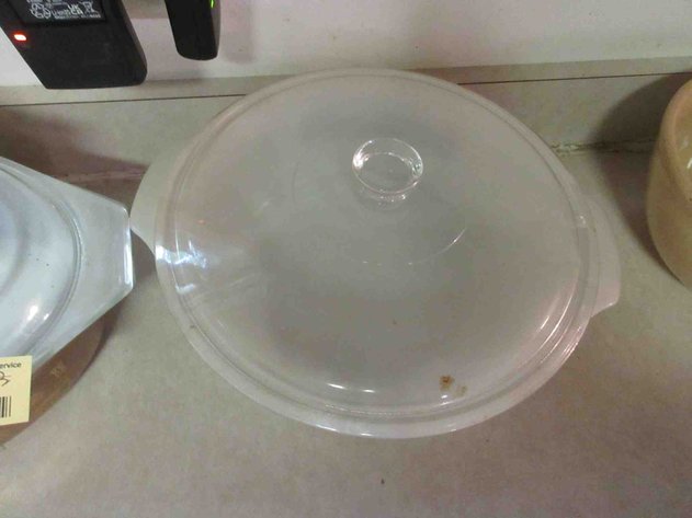 Image for (2) Pyrex and (1) Fire King covered casseroles