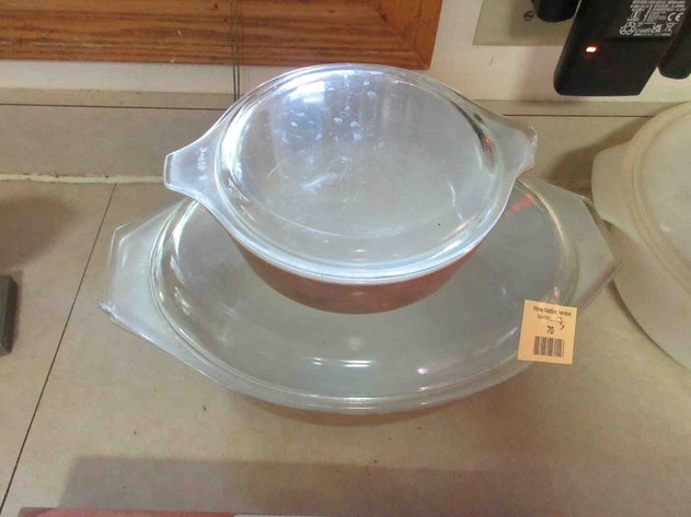 Image for (2) Pyrex and (1) Fire King covered casseroles