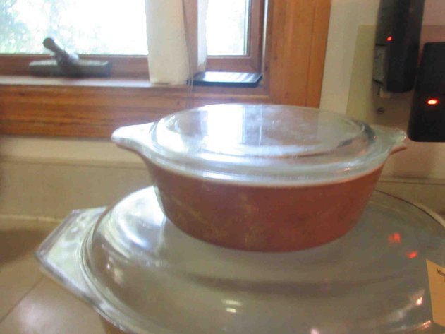 Image for (2) Pyrex and (1) Fire King covered casseroles