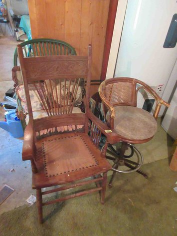 Image for (3) Vintage and antique chairs