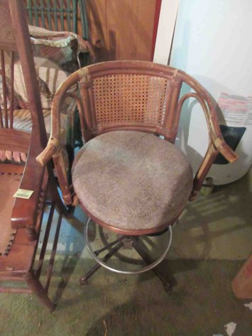 Image for (3) Vintage and antique chairs