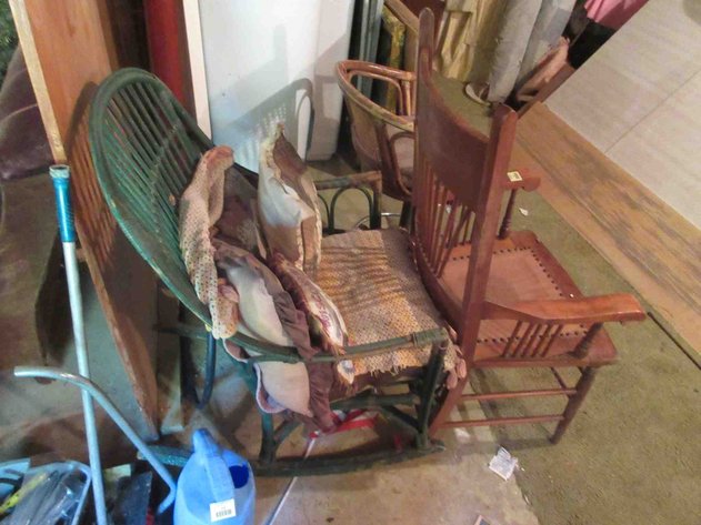 Image for (3) Vintage and antique chairs