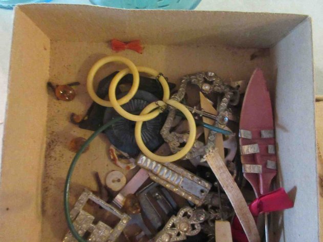 Image for Group of vintage jewelry