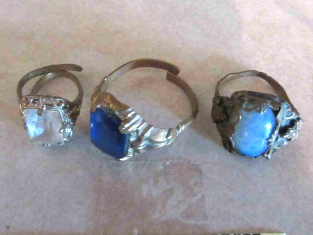 Image for (3) Vintage gold tone rings