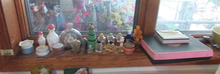 Image for Group of vintage perfumes