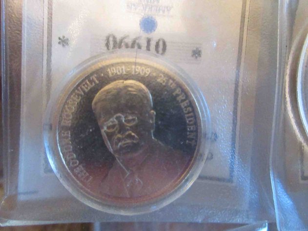 Image for (8) Collectible coins