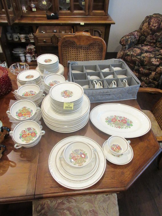 Set of Wedgwood Patrician "Windermere" dinnerware
