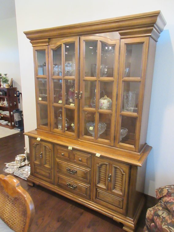 Thomasville 2-piece lighted hutch (no loading or removal assistance - remove after 2pm)