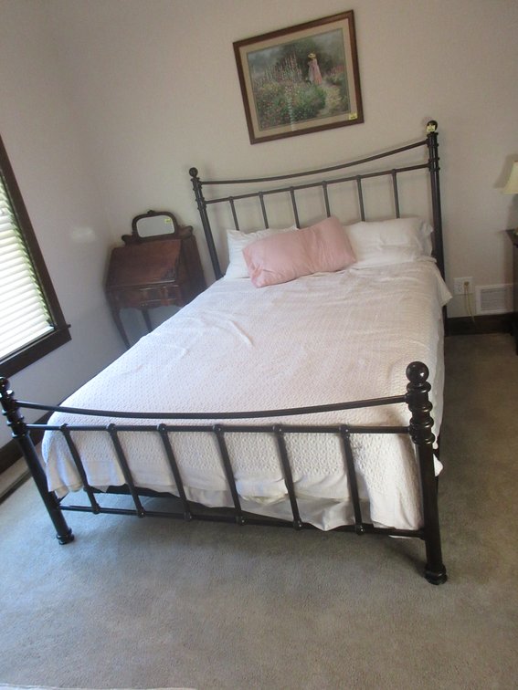 Queen size bed set