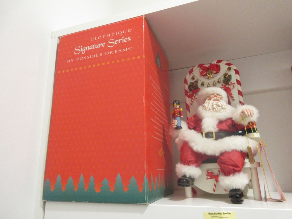 Clothtique "Department Store Santa" figurine