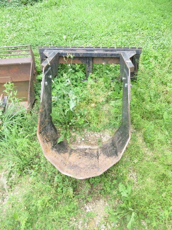 E-Z Implements skid steer root ball bucket