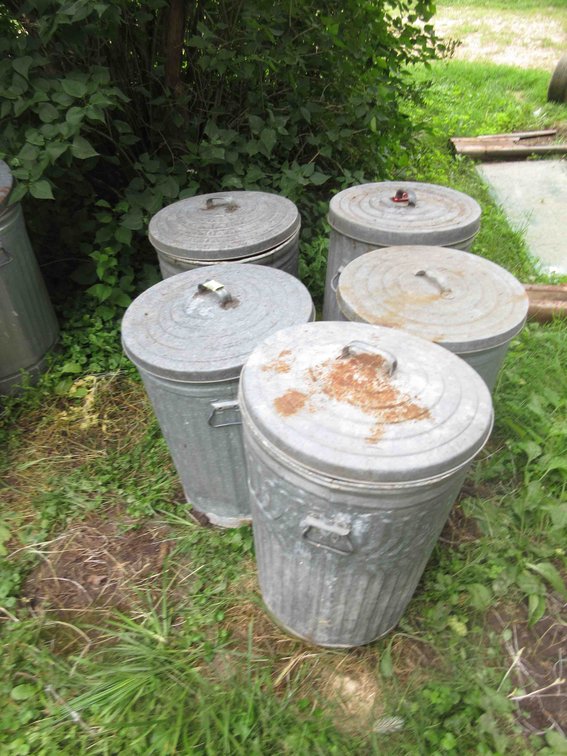 (5) Galvanized garbage cans