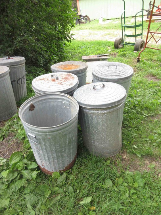 (5) Galvanized garbage cans