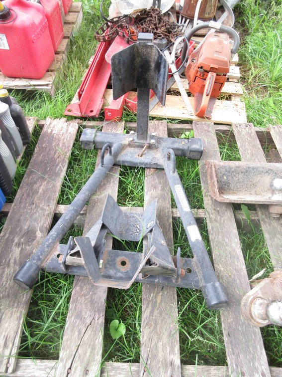 Trackside motorcycle tire tie down bracket