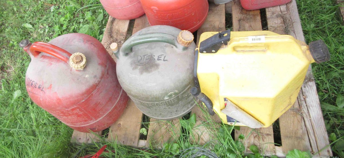 (3) Diesel fuel cans