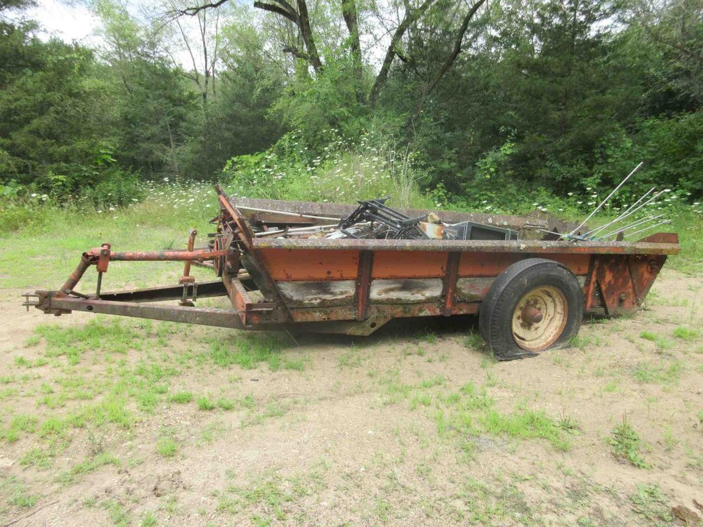 Wood box single axle manure spreader