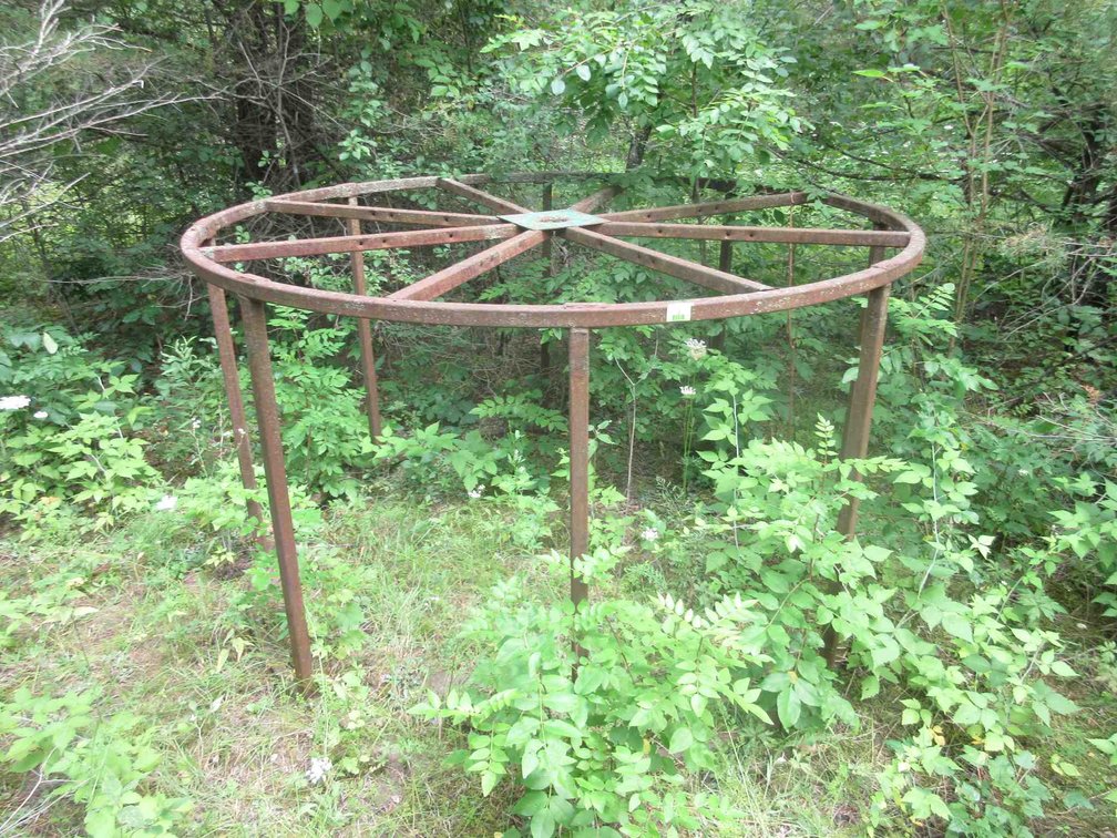 Steel spool stand
