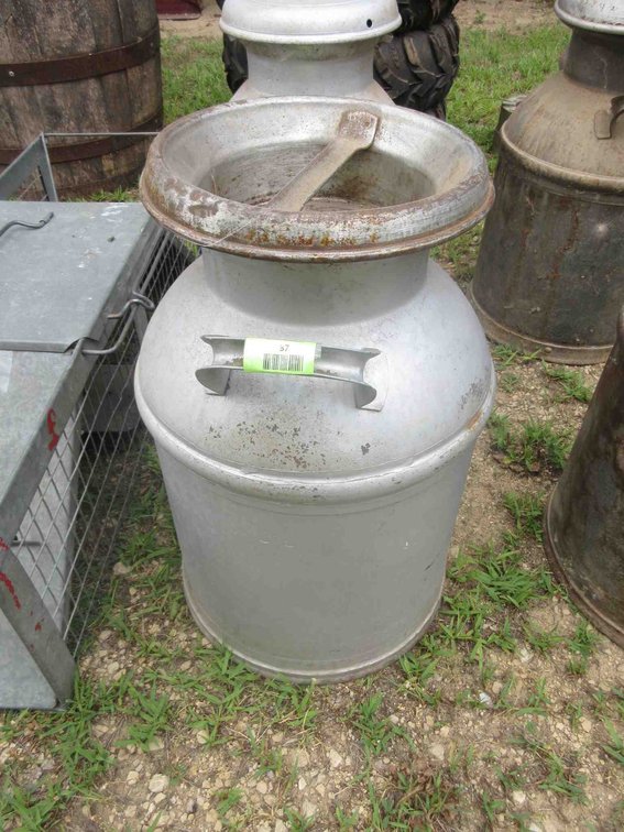 Milk can with lid