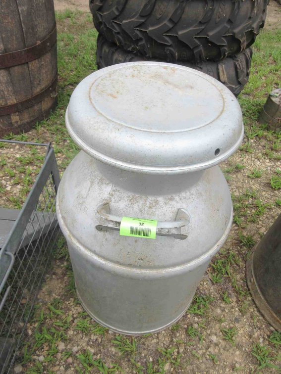 Milk can with lid