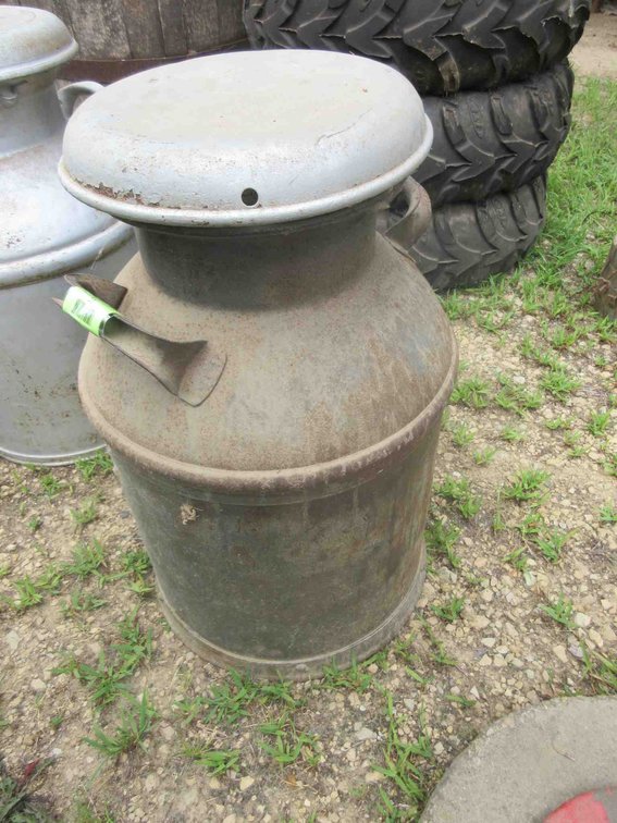 Milk can with lid
