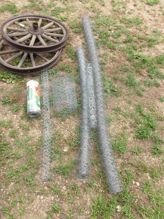 Group of poultry netting