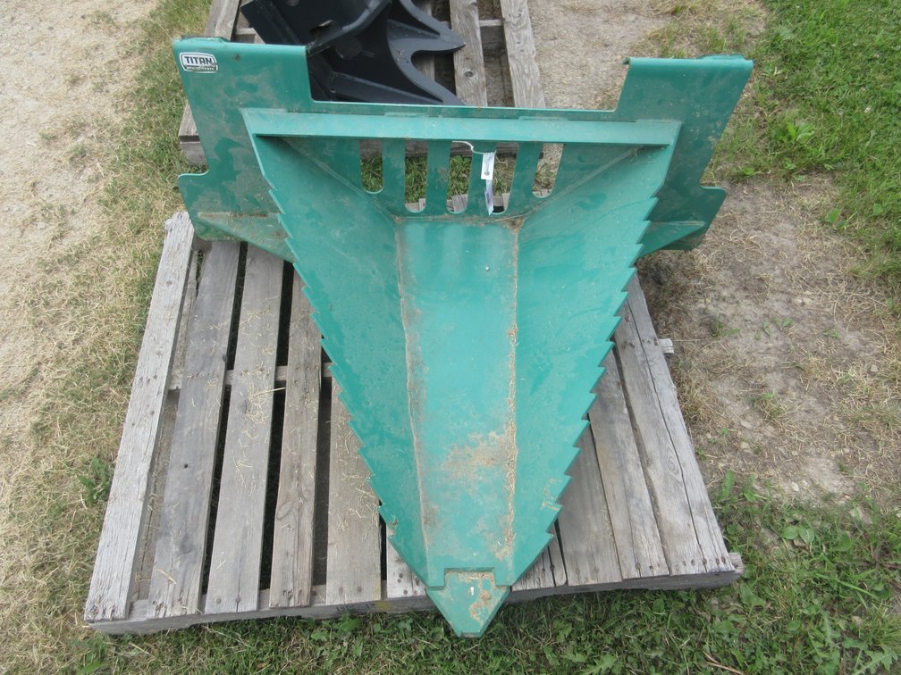 Titan loader mount root remover