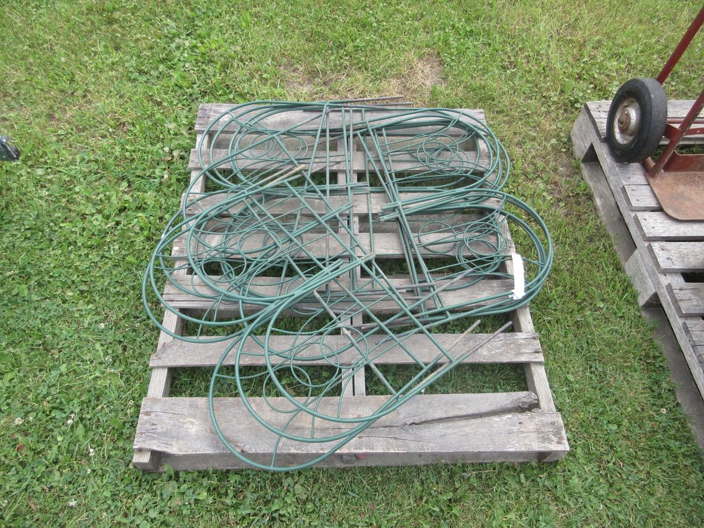 (10) pieces metal flower bed fence
