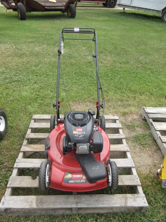 Toro Recycler self-propelled lawn mower, good runner