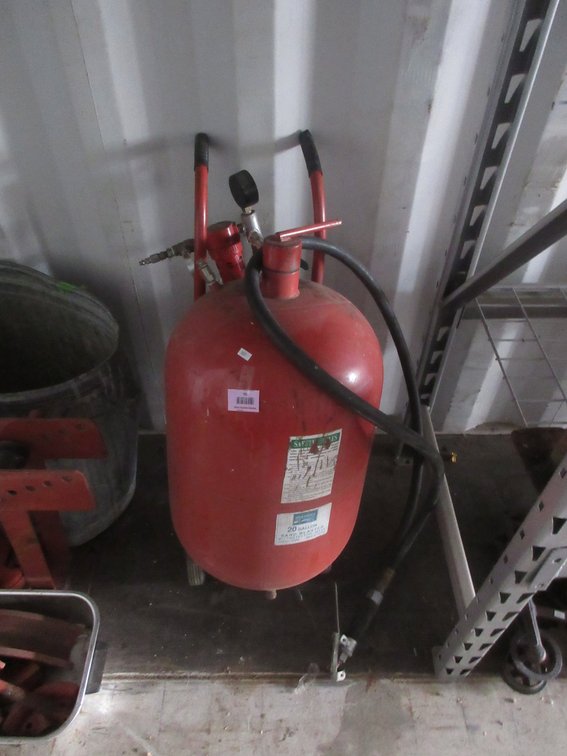 Northern Industrial Tool 20 gal sand blaster