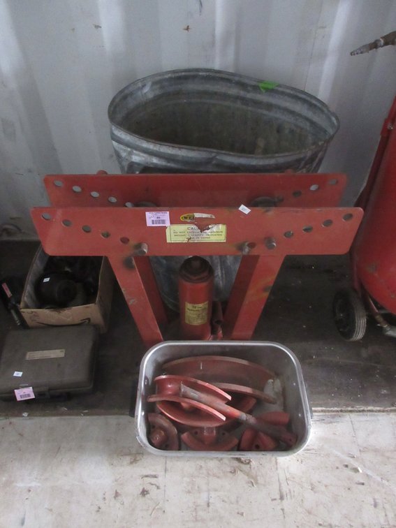 Hydraulic pipe bender