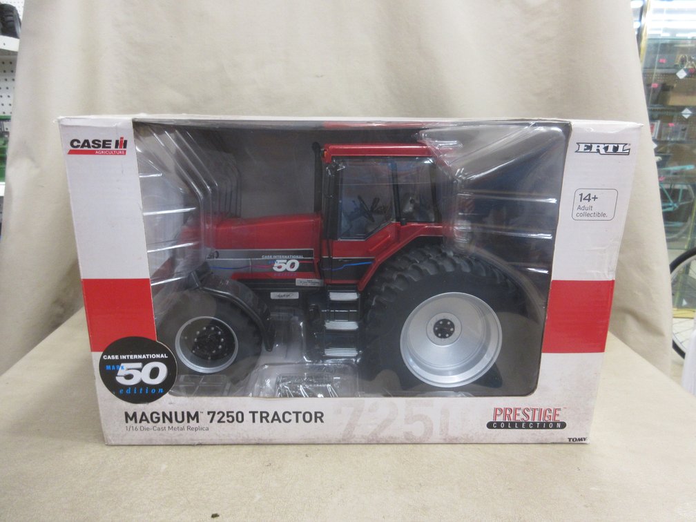 Ertl Case IH die cast Magnum 7250 tractor