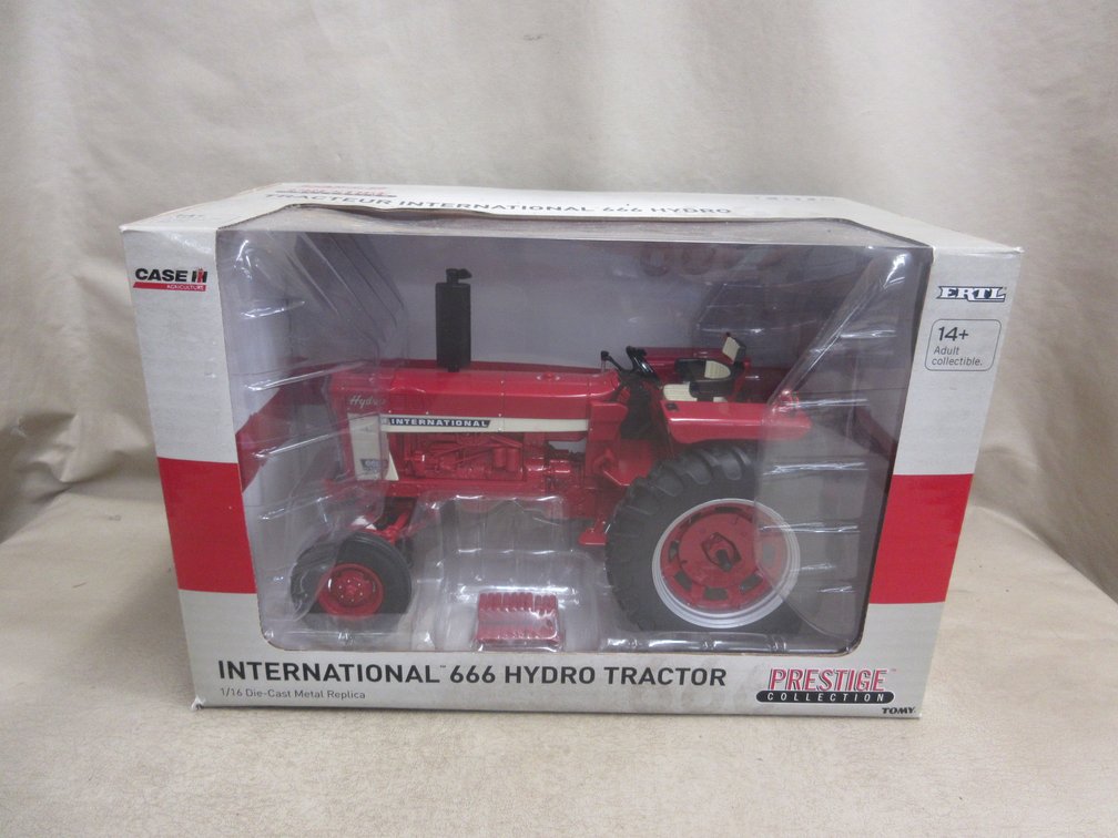 Ertl Case IH die cast 666 Hydro tractor