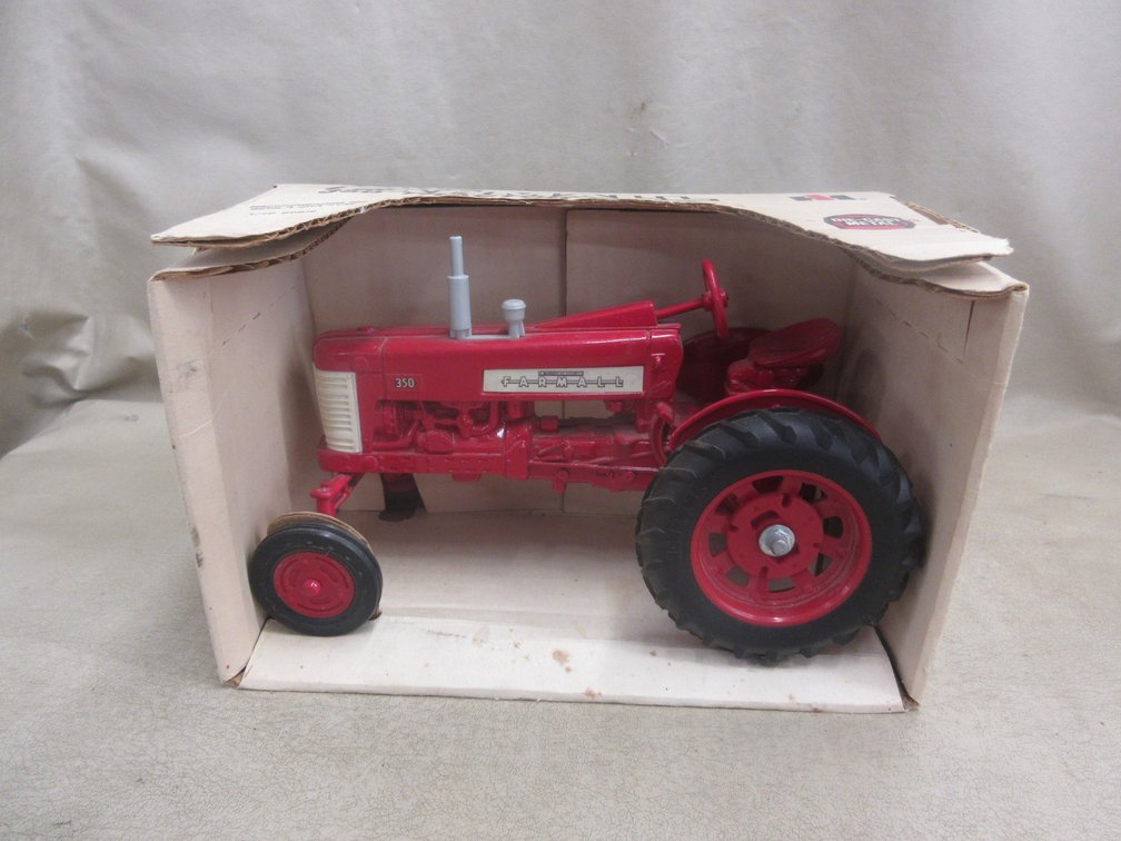 Ertl die cast Farmall 350 tractor
