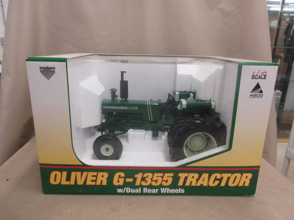 Spec Cast die cast Oliver G-1355 tractor