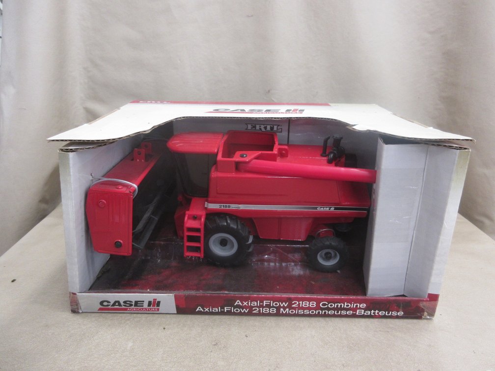 Ertl die cast Case IH 2188 Combine