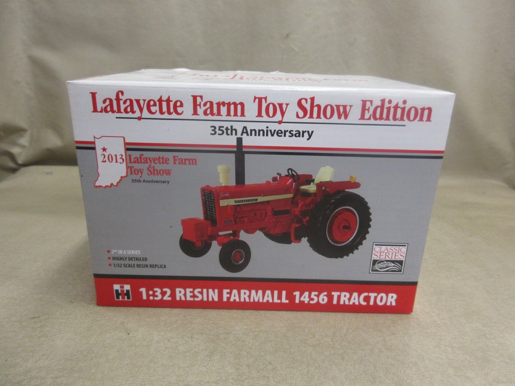 Spec Cast die cast Resin Farmall 1456 tractor