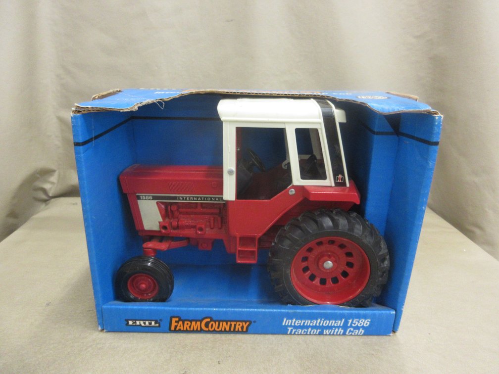 Ertl die cast International 1586 Tractor with cab
