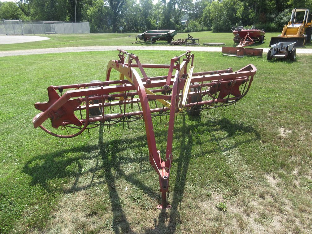 New Holland model 55 side rake 10'W