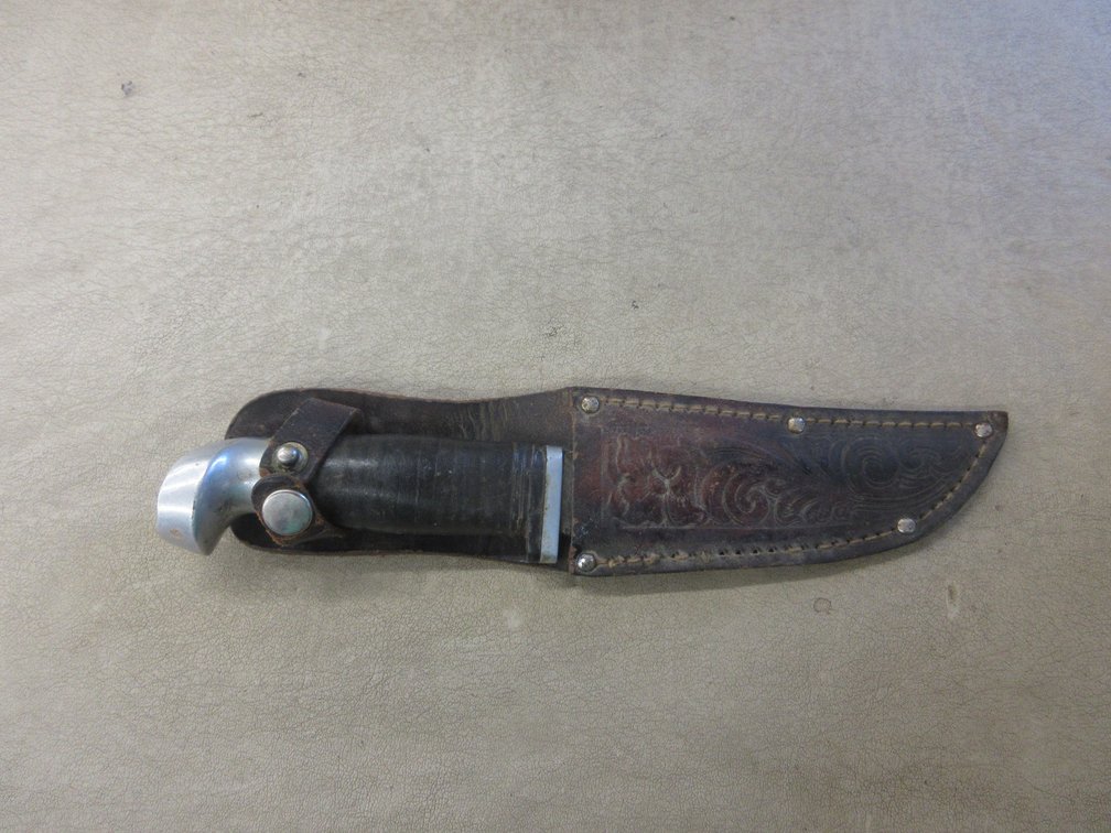 Hunting knife with leather sheath