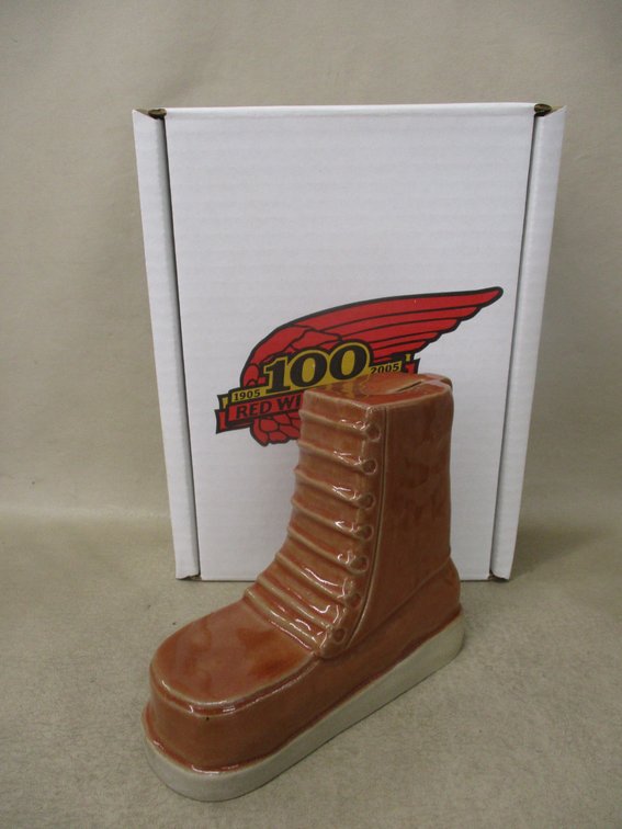 Red Wing Stoneware 2005 Rd Wing boot commemorative bank