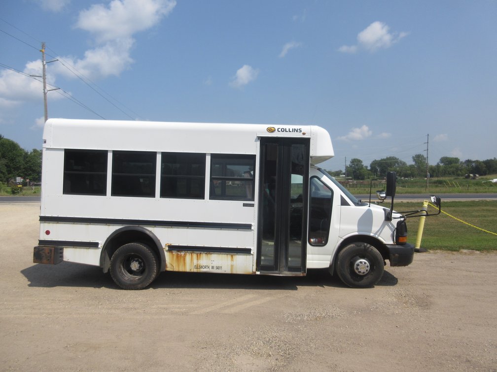 2009 Collins mini bus (runs & drives)