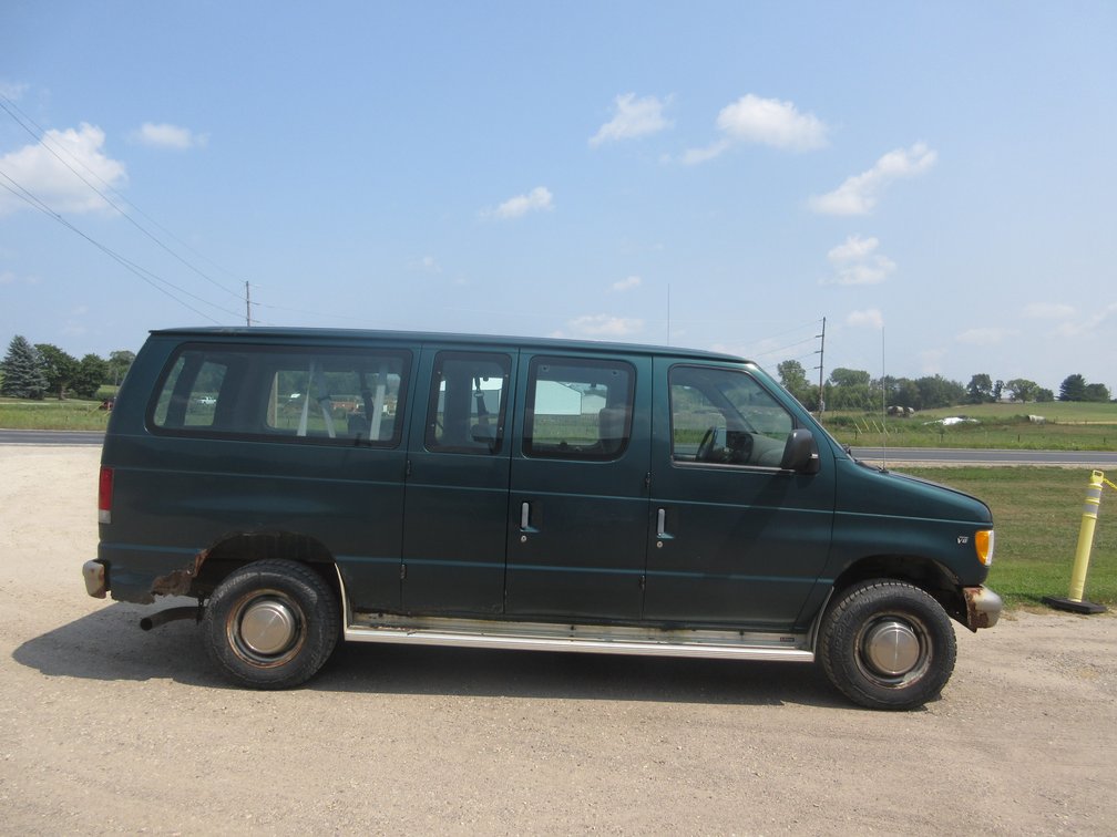 1999 Ford Econoline Wagon XL Super Duty Van (runs and drives)