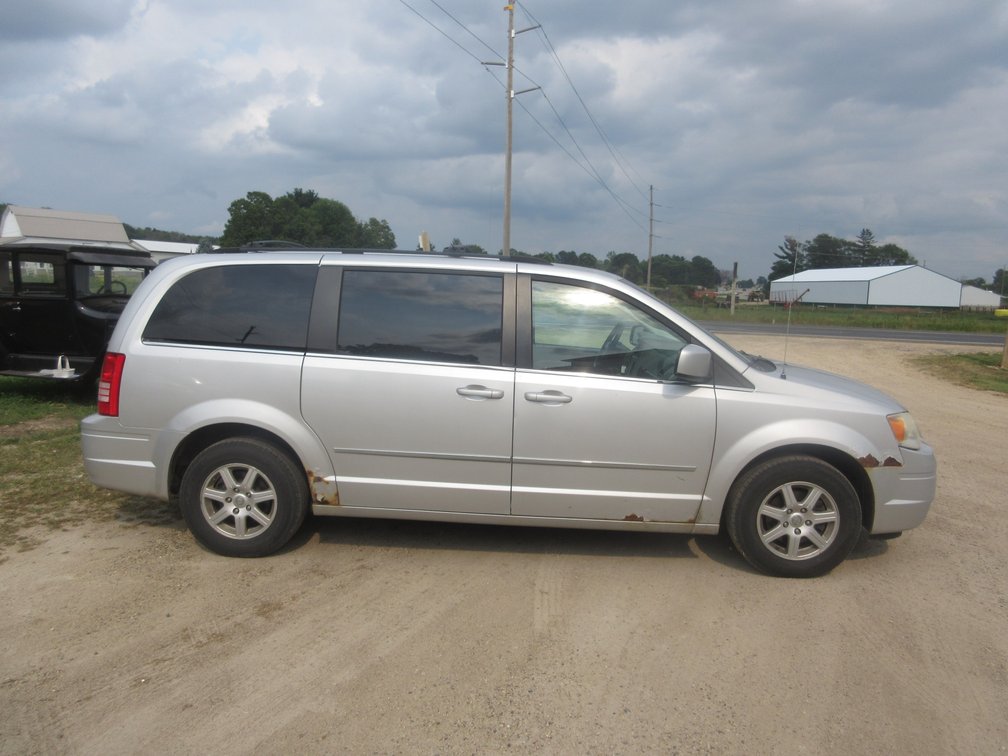 2010 Chrysler Town & Country Touring Van (runs and drives)