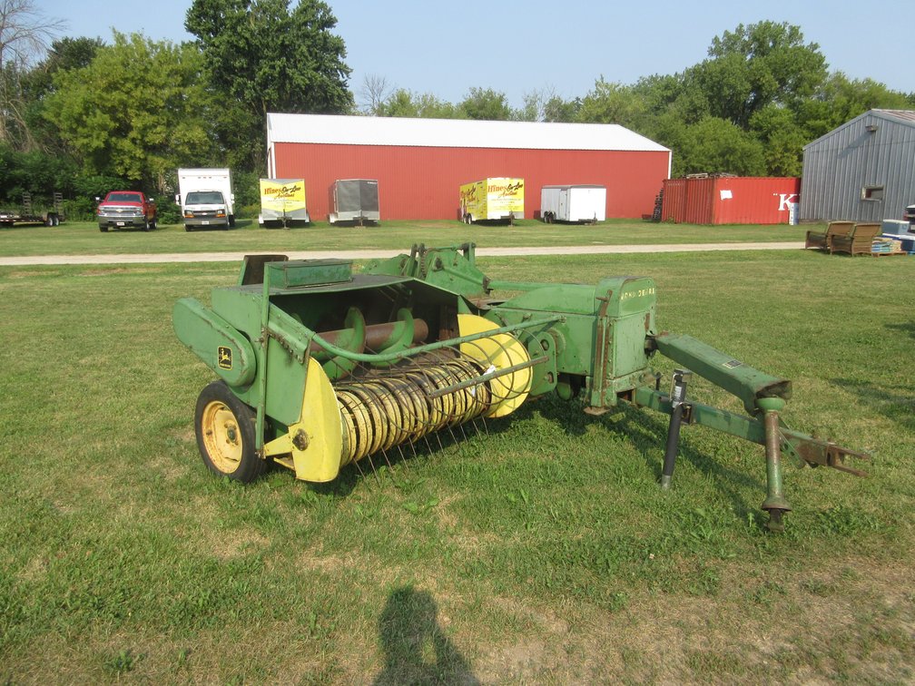 John Deere 24T square baler
