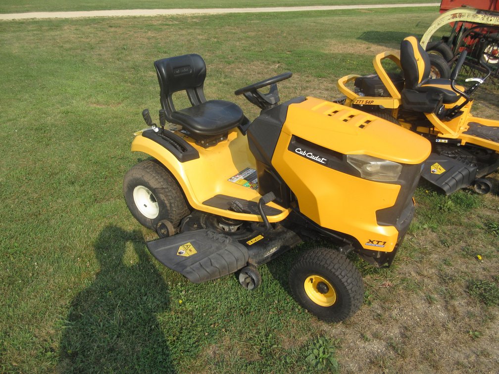 Cub Cadet LT 46" Signature Cut riding mower